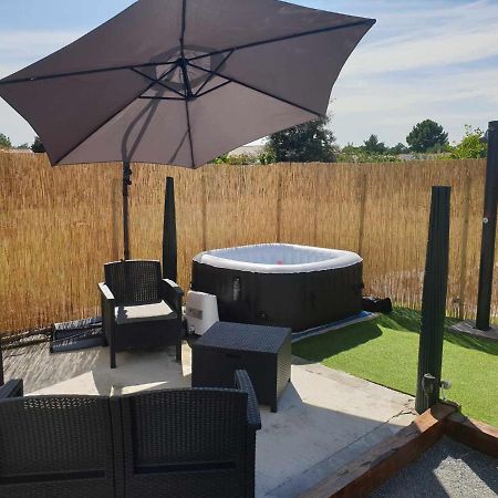 Beau Logement Avec Terrasse, Jacuzzi Et Terrain De Petanque Privatif A 5 Minutes De La Plage Audenge Bagian luar foto
